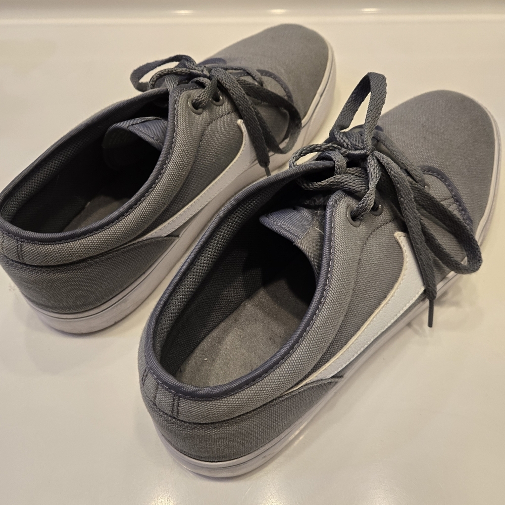 Nike Mens Cool Grey/White sneakers